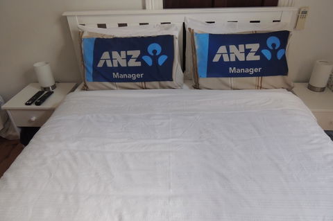 Wozza's B&B - Accommodation Main Beach 30