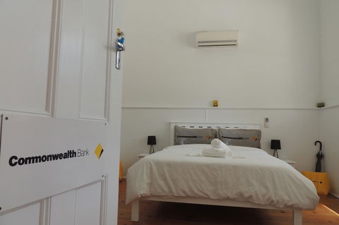 Wozza's B&B - Accommodation Main Beach 18