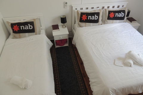 Wozza's B&B - Accommodation Main Beach 14