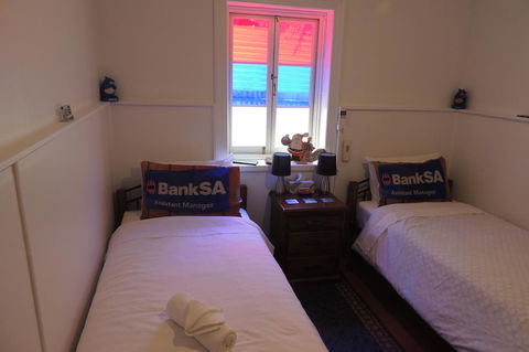 Wozza's B&B - Accommodation Main Beach 9