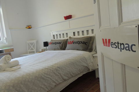 Wozza's B&B - Accommodation Main Beach 34