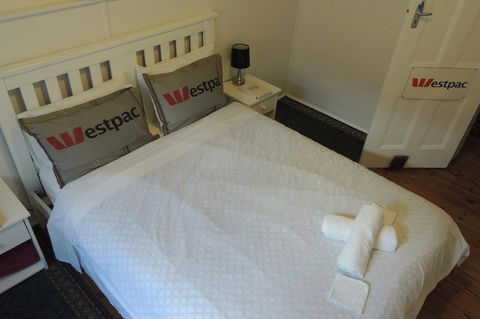 Wozza's B&B - Accommodation Main Beach 37