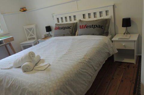 Wozza's B&B - Accommodation Main Beach 38