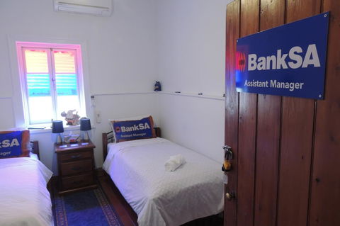 Wozza's B&B - Accommodation Main Beach 7