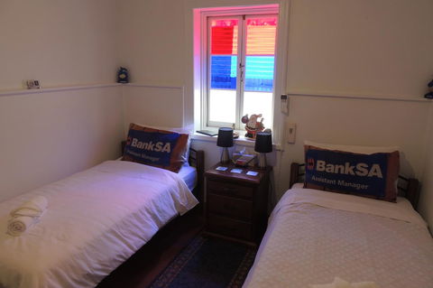Wozza's B&B - Accommodation Main Beach 10