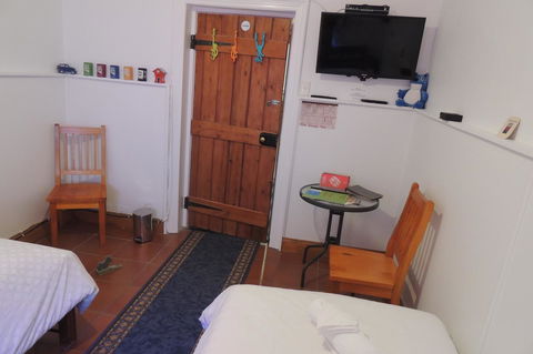 Wozza's B&B - Accommodation Main Beach 11