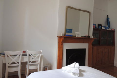 Wozza's B&B - Accommodation Main Beach 29
