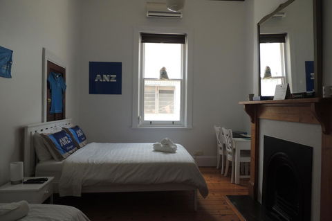 Wozza's B&B - Accommodation Main Beach 32