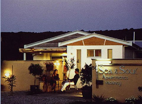 Sea & Soul Beachside Apartments - Accommodation Main Beach 6
