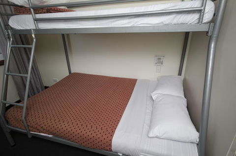 Perth City Backpackers Hostel - Note - Valid Passport Required To Check In - Accommodation Main Beach 1