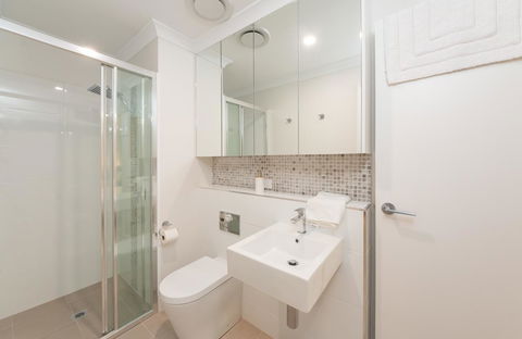 Yaran Suites - Accommodation Main Beach 15