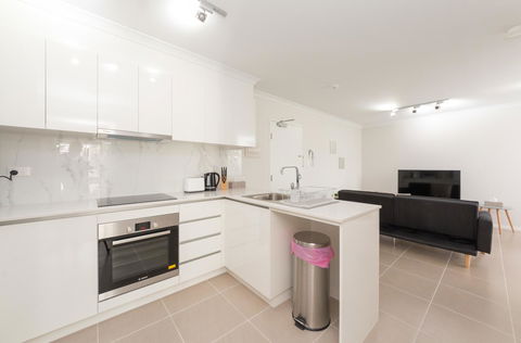 Yaran Suites - Accommodation Main Beach 27