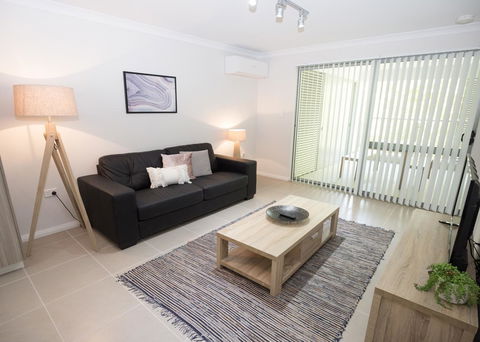 Yaran Suites - Accommodation Main Beach 14