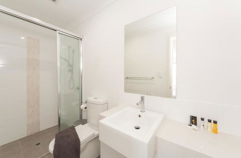 Yaran Suites - Accommodation Main Beach 33