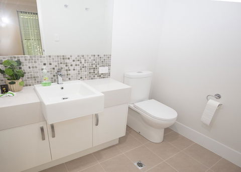 Yaran Suites - Accommodation Main Beach 7