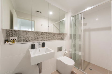 Yaran Suites - Accommodation Main Beach 22