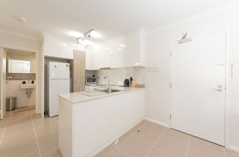 Yaran Suites - Accommodation Main Beach 28