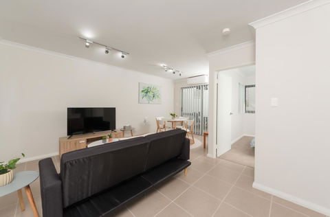Yaran Suites - Accommodation Main Beach 30