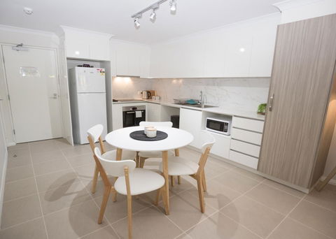 Yaran Suites - Accommodation Main Beach 18