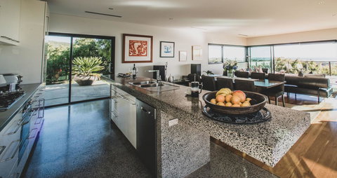 The Roozen Residence - Accommodation Main Beach 4