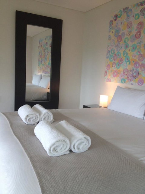 The Roozen Residence - Accommodation Main Beach 24