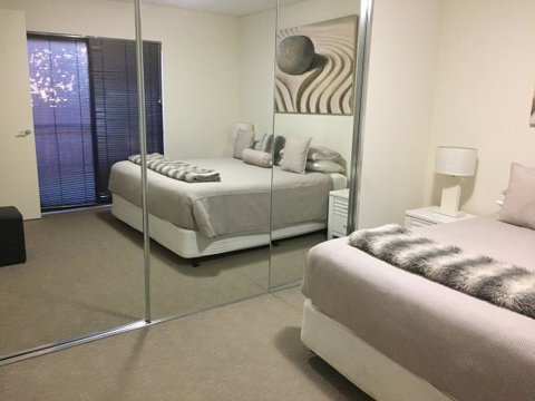 Parklane Apartments - Accommodation Main Beach 10