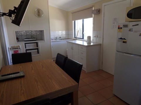 Lazy Lobster Holiday Units & Chalets - Accommodation Main Beach 6