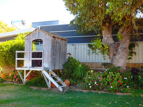Lazy Lobster Holiday Units & Chalets - Accommodation Main Beach 21