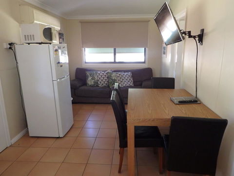 Lazy Lobster Holiday Units & Chalets - Accommodation Main Beach 5