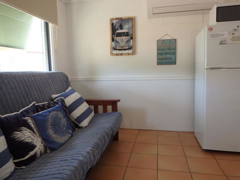 Lazy Lobster Holiday Units & Chalets - Accommodation Main Beach 14