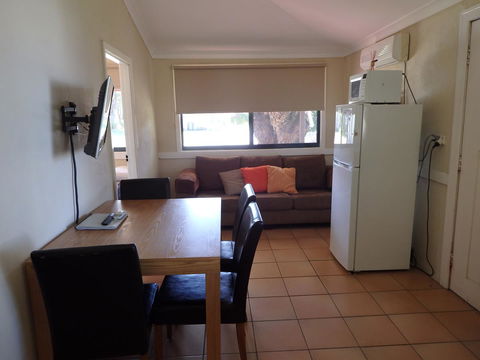 Lazy Lobster Holiday Units & Chalets - Accommodation Main Beach 3