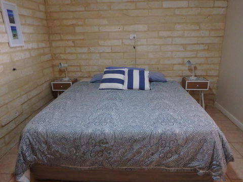 Lazy Lobster Holiday Units & Chalets - Accommodation Main Beach 11