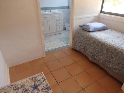Lazy Lobster Holiday Units & Chalets - Accommodation Main Beach 12