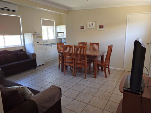 Lazy Lobster Holiday Units & Chalets - Accommodation Main Beach 23
