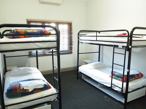 The Emperors Crown Hostel - Accommodation Main Beach 21