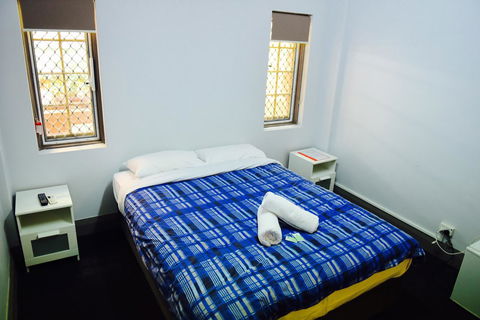 The Emperors Crown Hostel - Accommodation Main Beach 13