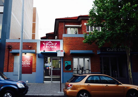 The Emperors Crown Hostel - Accommodation Main Beach 0