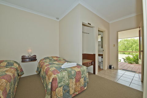 Rayanne Homestead - Accommodation Main Beach 12