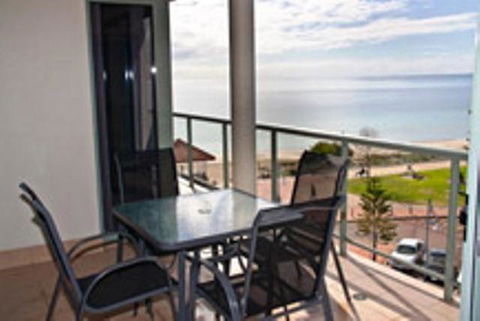 Boardwalk By The Beach - Accommodation Main Beach 5