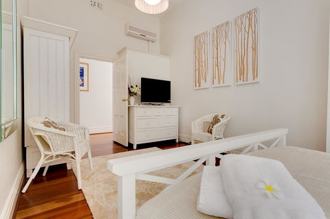 Cottesloe Beach House I - Accommodation Main Beach 13