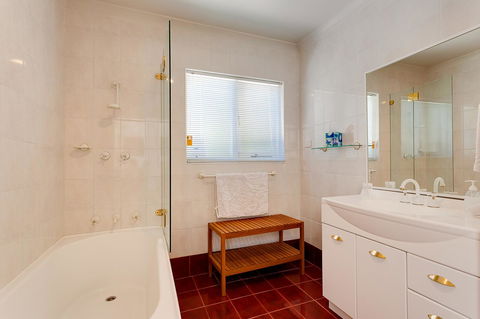 Cottesloe Beach House I - Accommodation Main Beach 4