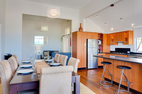 Cottesloe Beach House I - Accommodation Main Beach 19