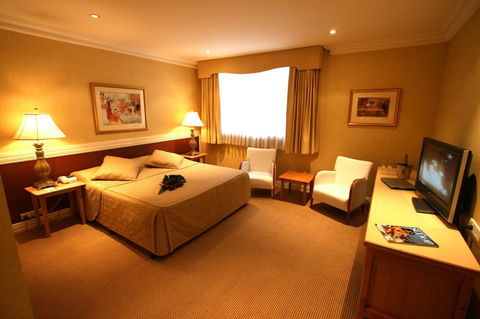 European Hotel - Accommodation Main Beach 24