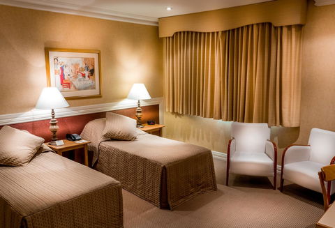 European Hotel - Accommodation Main Beach 16