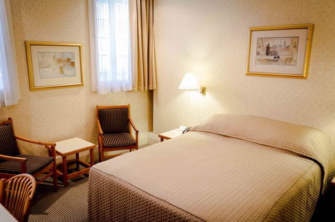 European Hotel - Accommodation Main Beach 25