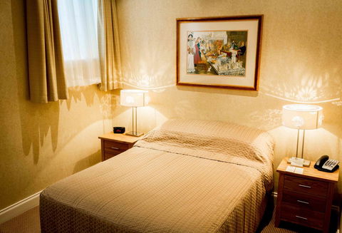 European Hotel - Accommodation Main Beach 27
