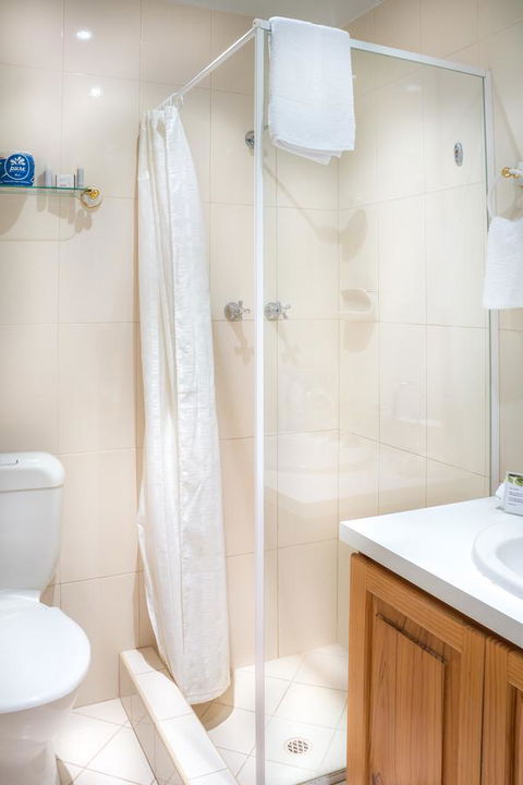 European Hotel - Accommodation Main Beach 33