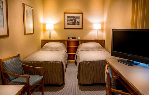 European Hotel - Accommodation Main Beach 23
