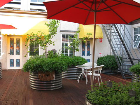 European Hotel - Accommodation Main Beach 7