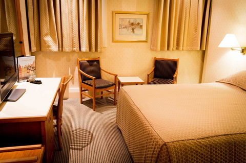 European Hotel - Accommodation Main Beach 26
